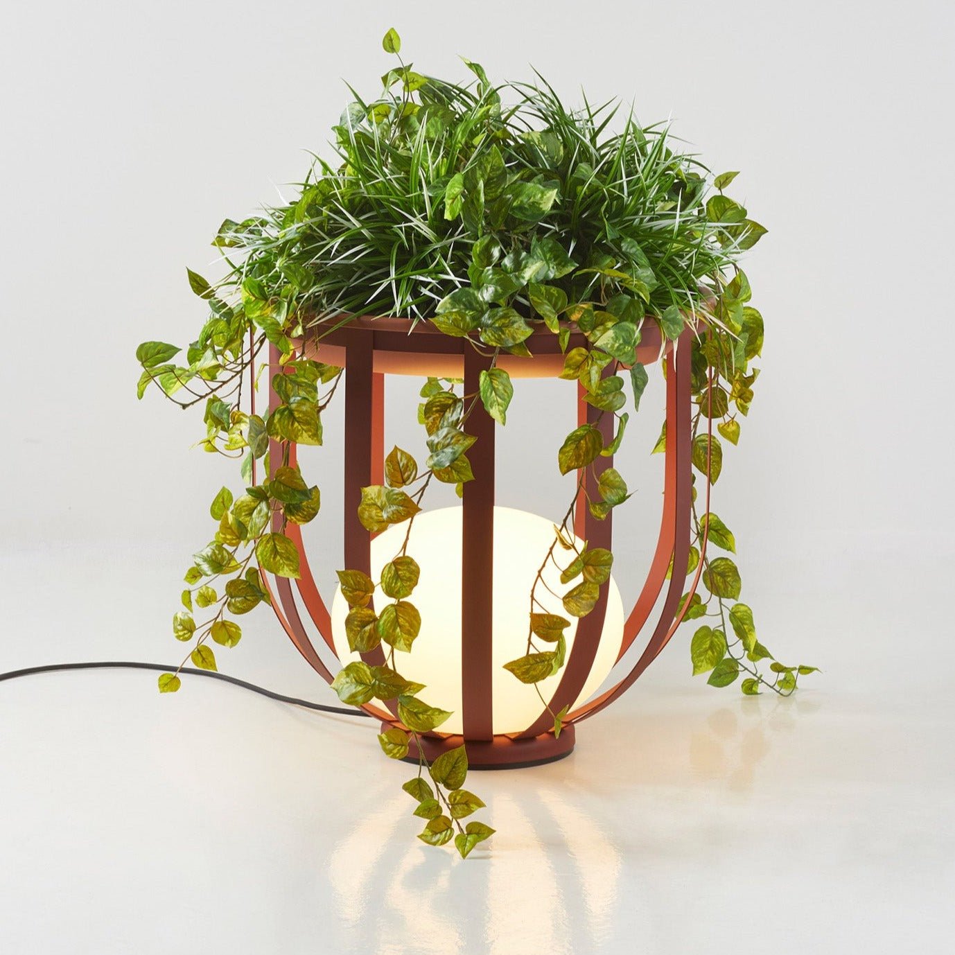 Round Outdoor Planter Lamp Table With Metal Frame