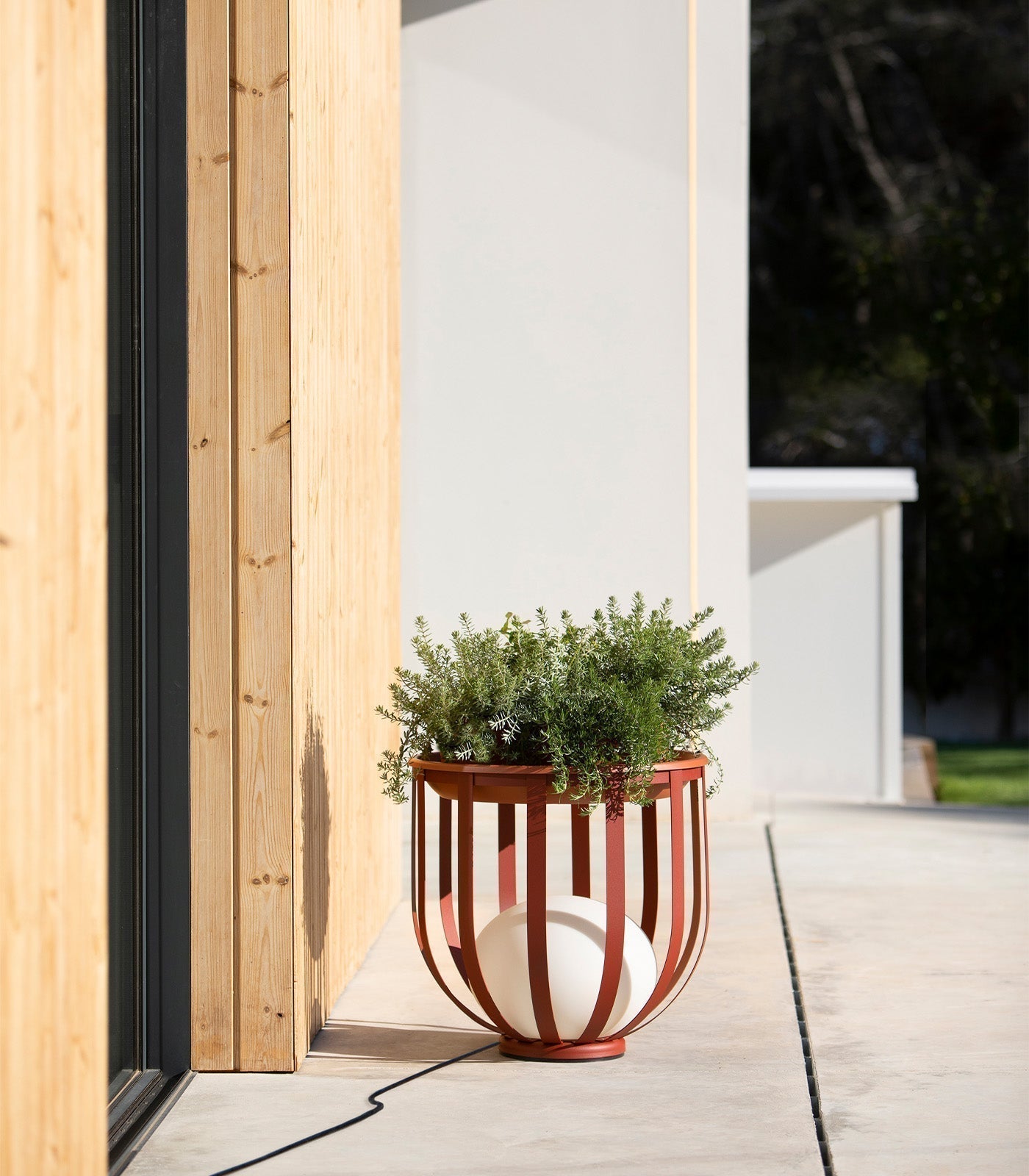 Round Outdoor Planter Lamp Table With Metal Frame