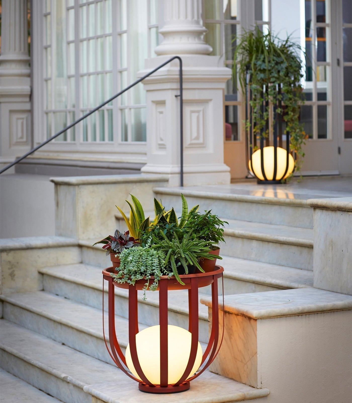 Round Outdoor Planter Lamp Table With Metal Frame